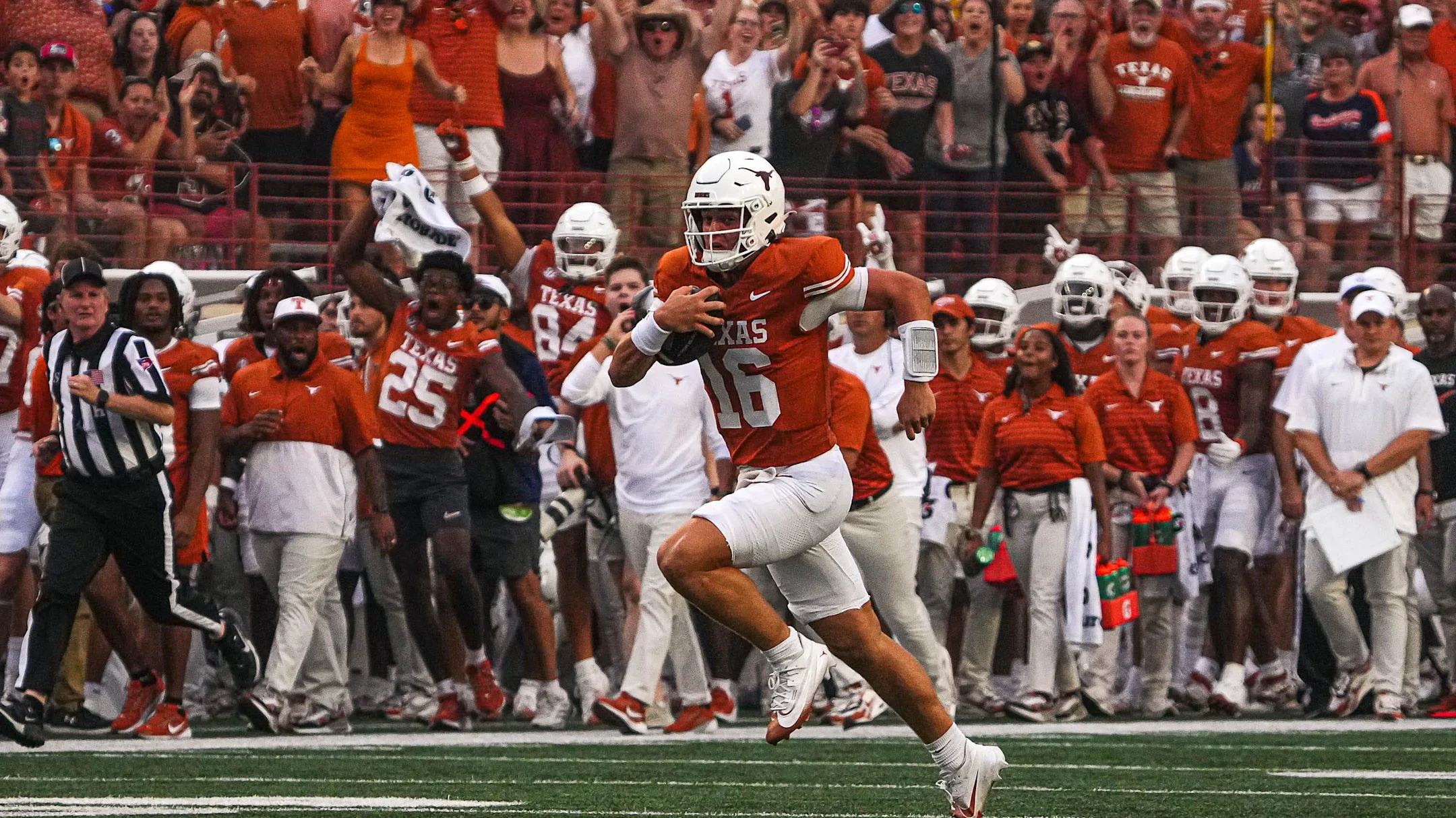 Texas Longhorns Top NIL Earner Shines in First Extended Game Action