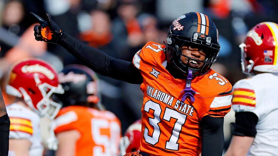 'Street agents' exploiting athletes in NIL deals, coaches warn